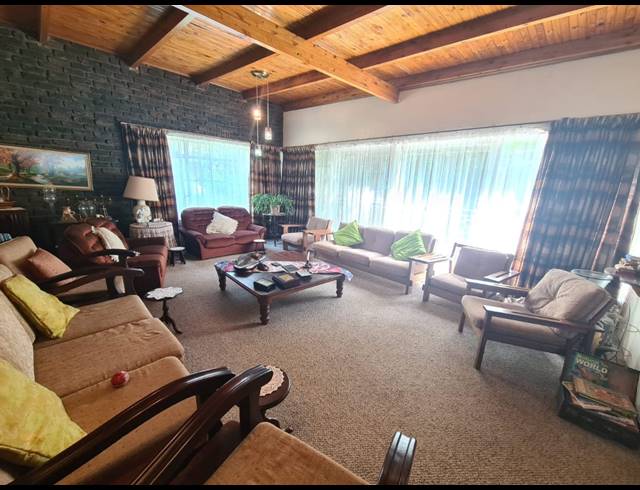 2HA SMALLHOLDING FOR SALE IN MOOILANDE
